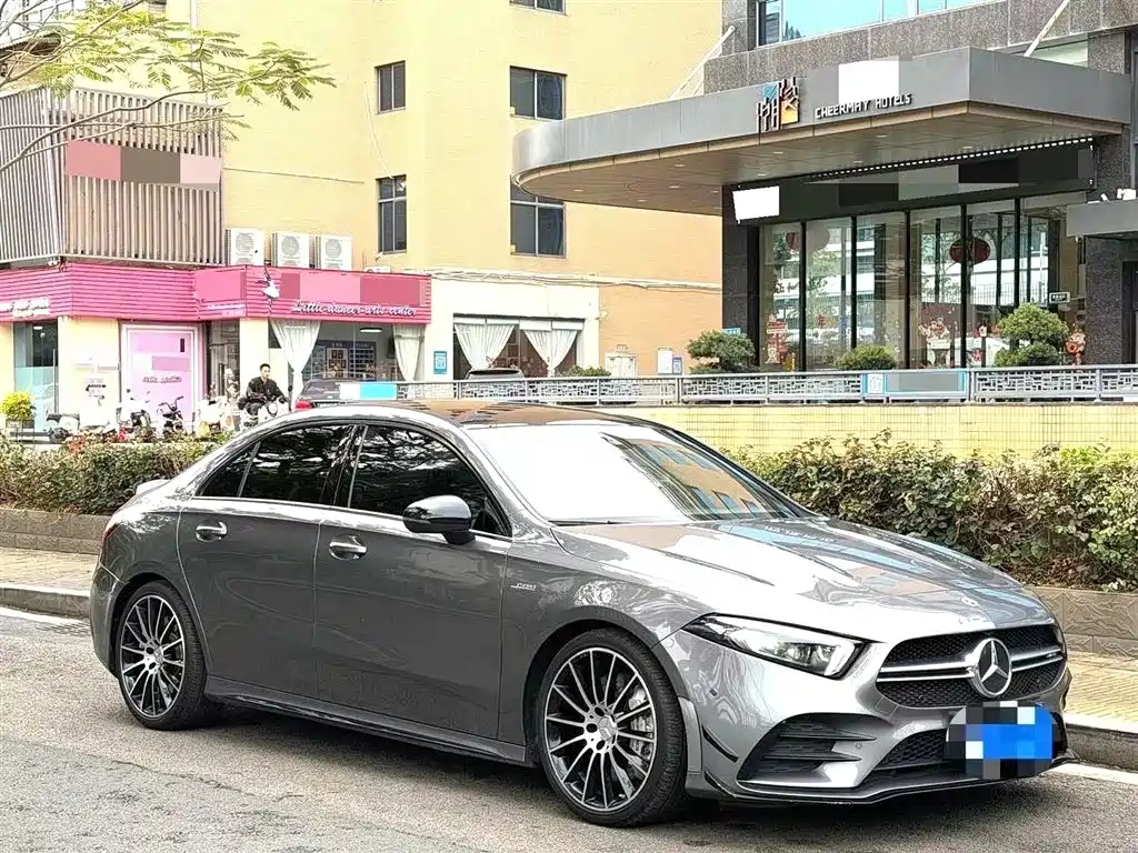 Mercedes-Benz A-Class AMG 2022 AMG A 35 L 4MATIC фото 3
