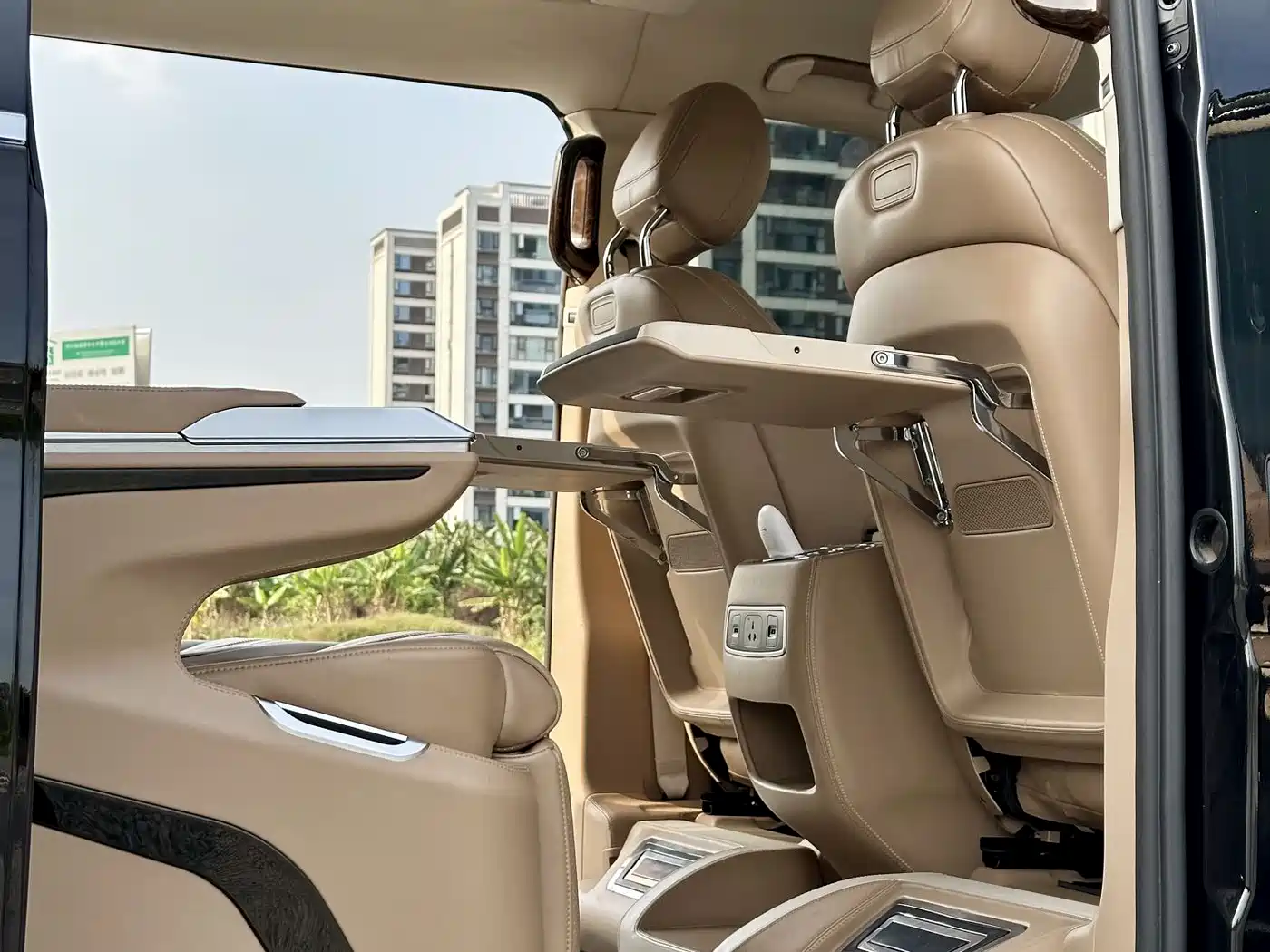 Mercedes-Benz V-Class 2018 V 260 L Premium Long Wheelbase Edition China VI фото 17