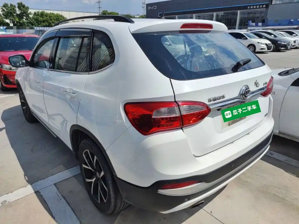 Фото 5 - Zhonghua V5