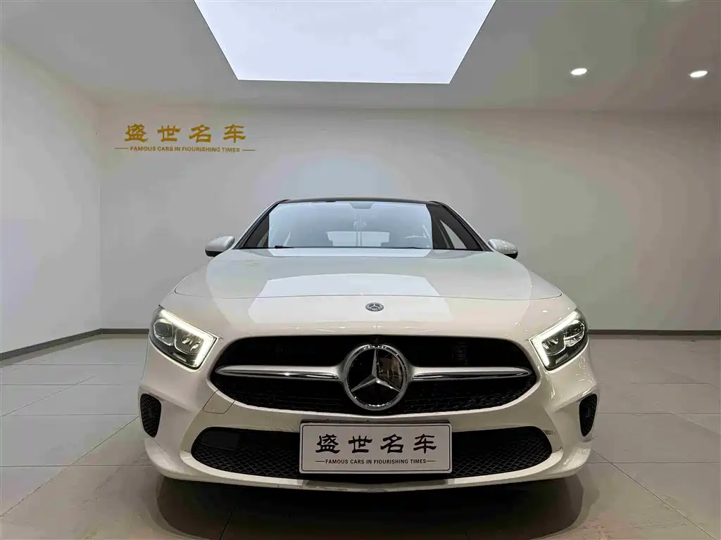 Mercedes-Benz A-Class (Import) 2019 A 200 Dynamic Version фото 2