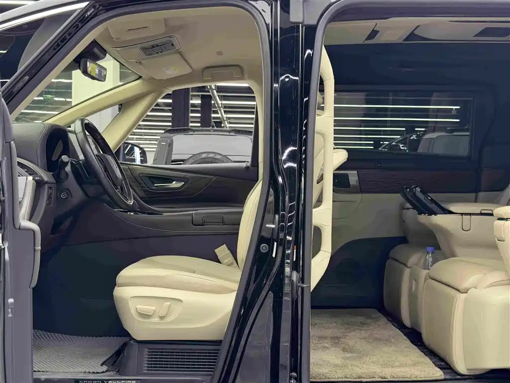 Toyota Vellfire 2023 2024 Crown Hybrid 2.5L Executive Premium Edition