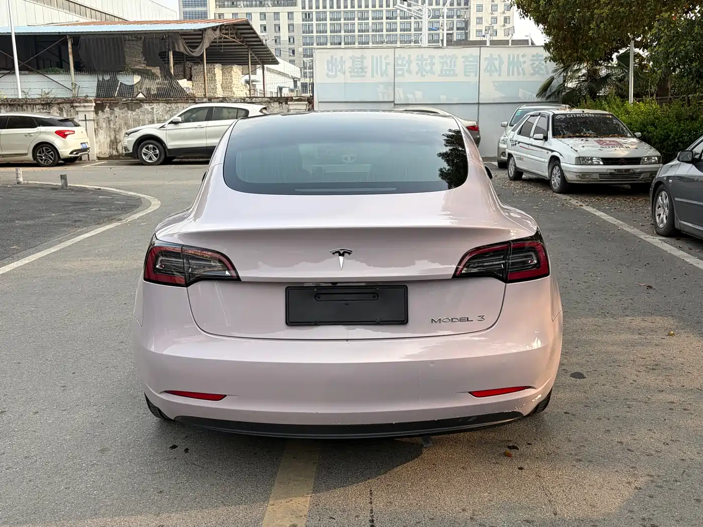 TESLA MODEL 3