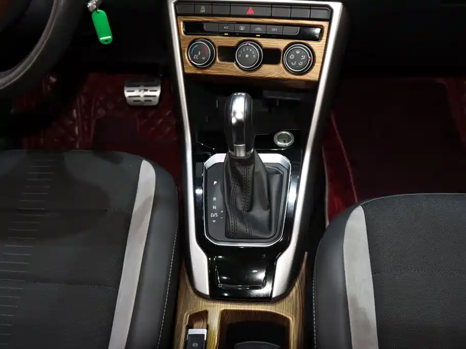 Volkswagen T-Roc, миниатюра 15