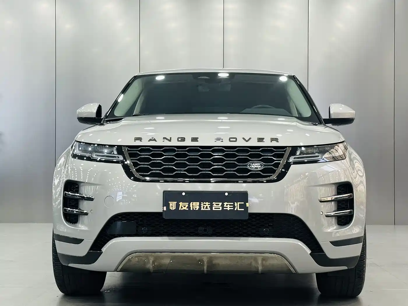 Land Rover Range Rover Evoque 2023 Range Rover Evoque L 249PS Luxury Edition фото 2