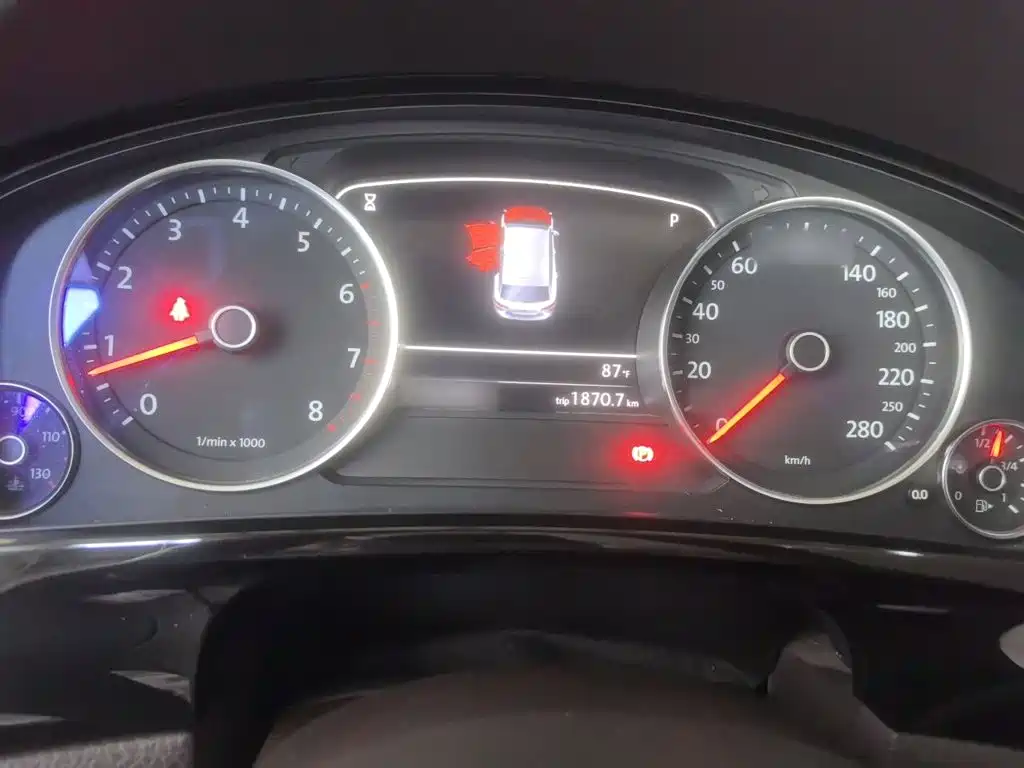 Фото 4 - Volkswagen Touareg