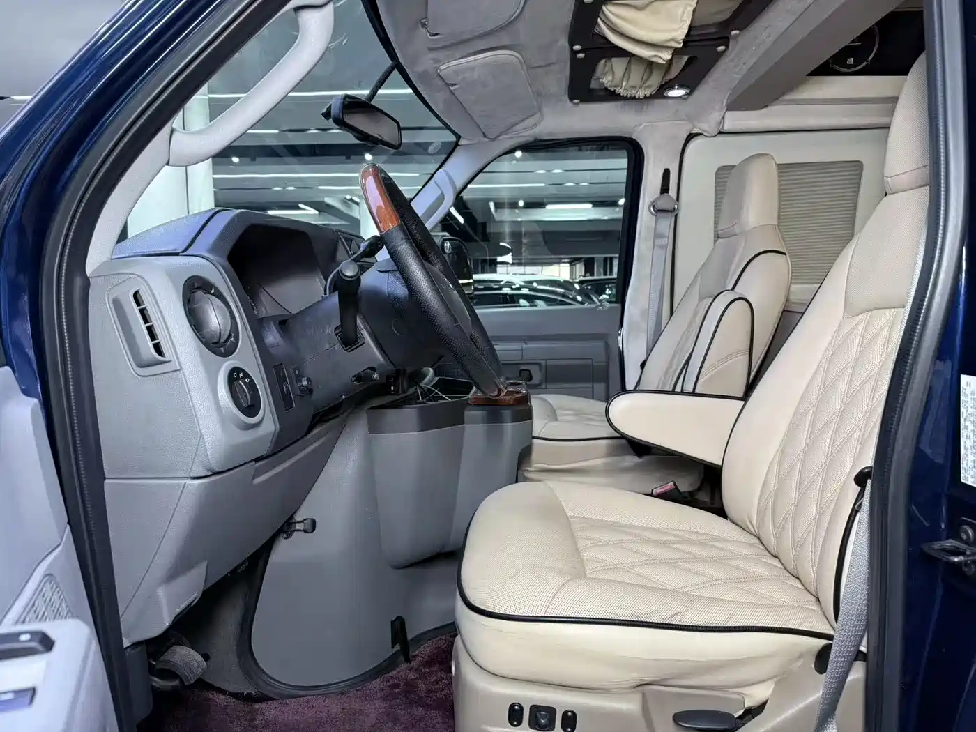 Ford E350 2015 2011 5.4L Standard Yacht Edition