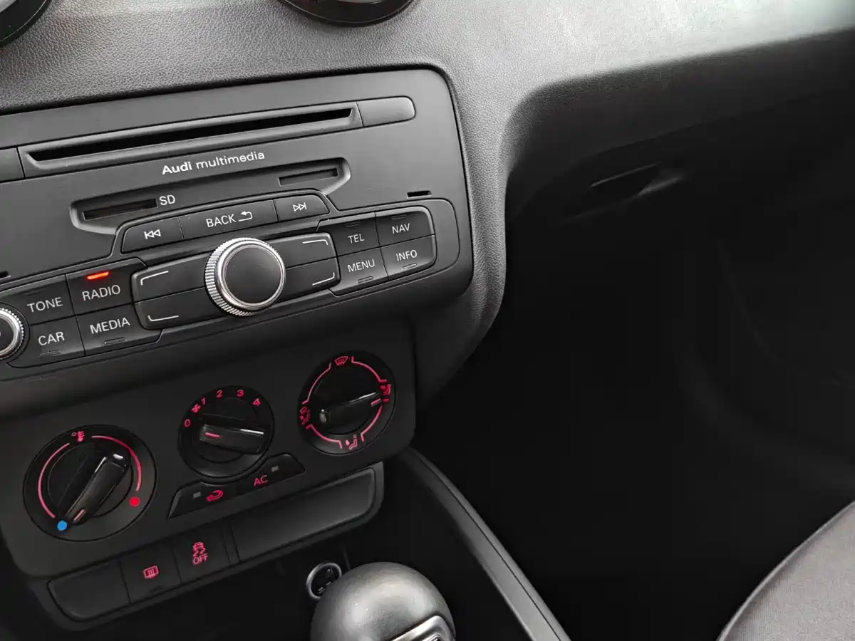 Audi A1 2014 30 TFSI Fashion фото 6