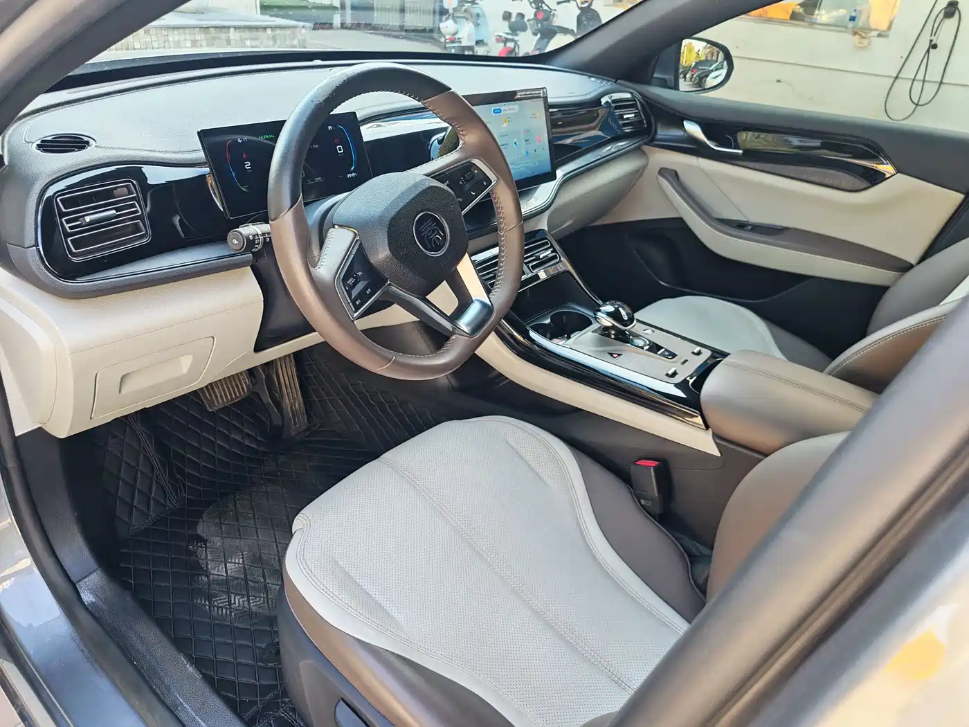 BYD Qin PLUS 2024 Glory Edition DM-i 55KM Leading фото 12