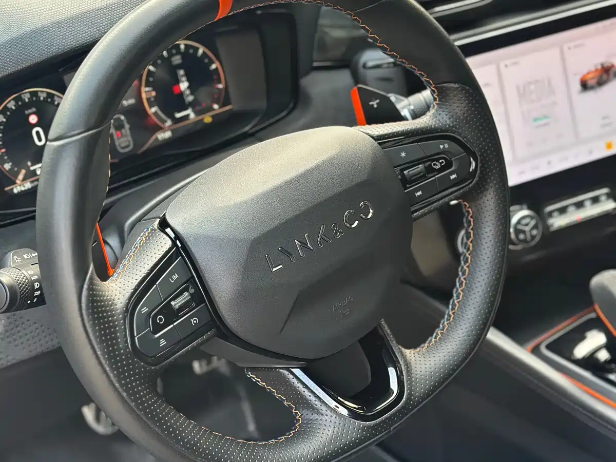 LYNK & CO. 02 HATCHBACK