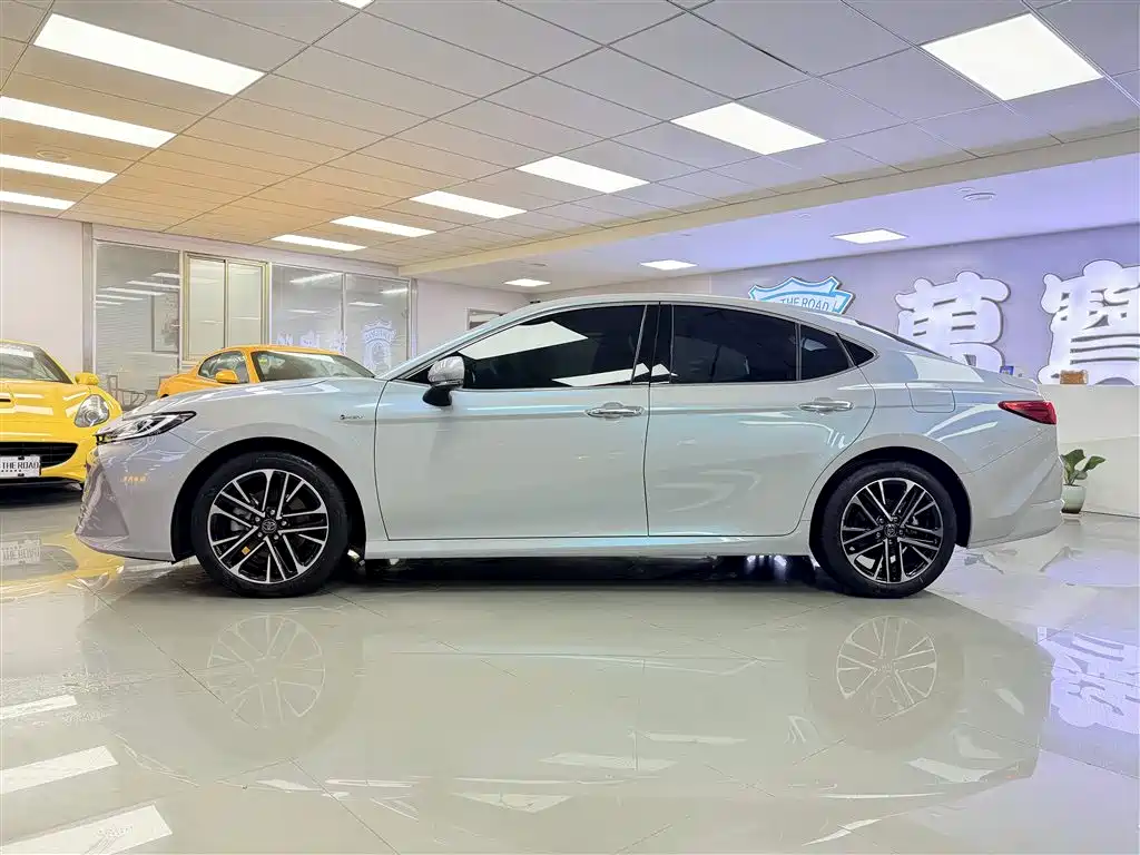 Toyota Camry 2024 Hybrid 2.0HG Premium Edition фото 4