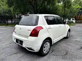 Фото 6 - Suzuki Swift