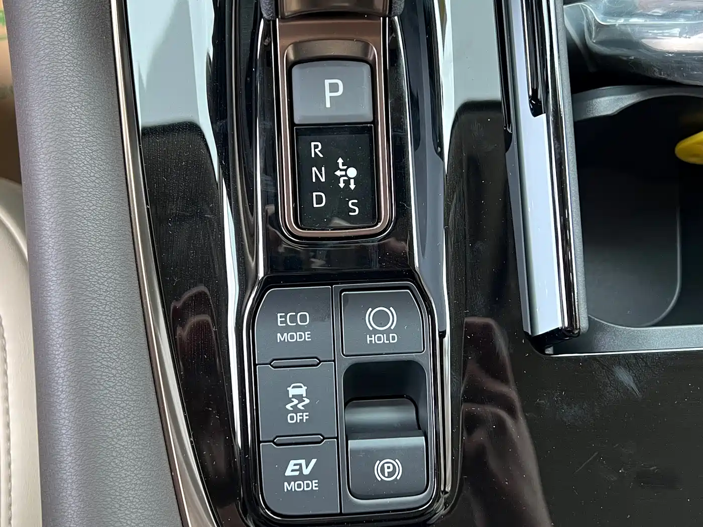 Toyota Vellfire 2024 Crown Hybrid 2.5L Premium Edition фото 9