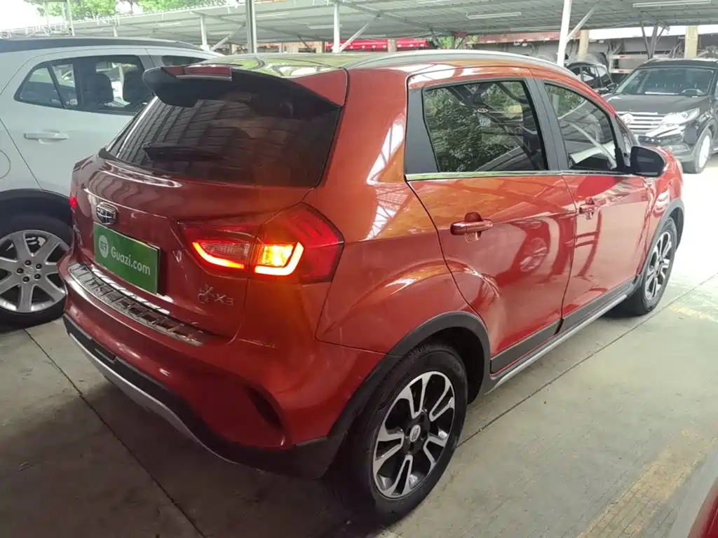 Фото 7 - Geely Vision X3