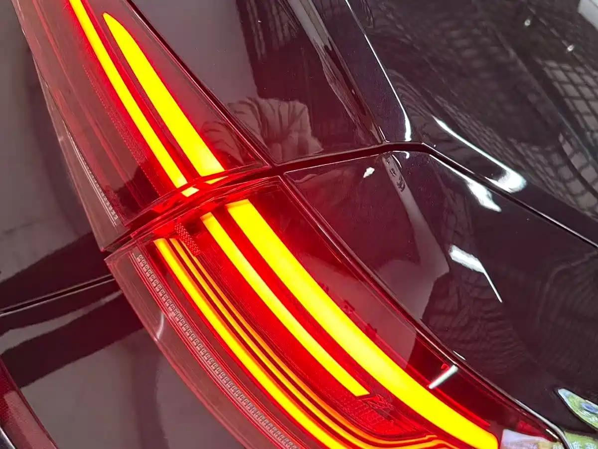 Volkswagen Passat 2024 380TSI Elite Edition фото 13