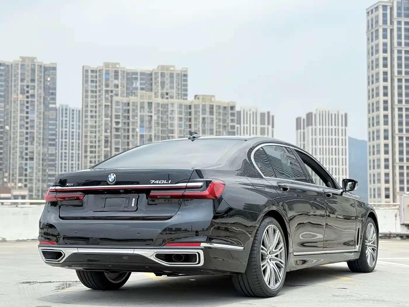 Photo 11 - BMW 7 Series