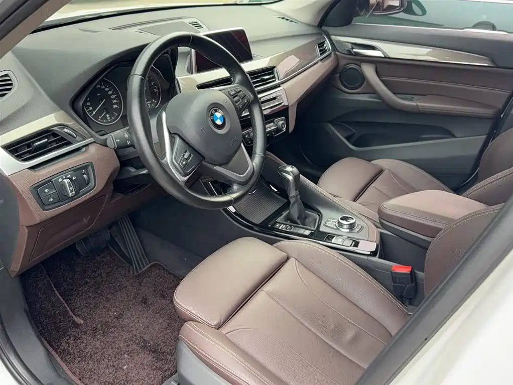 BMW X1 2018 xDrive20Li Premium Model фото 9