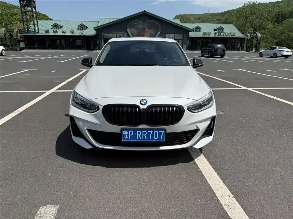 BMW 1 Series 2022 120i M Sport Shadow Edition фото 2
