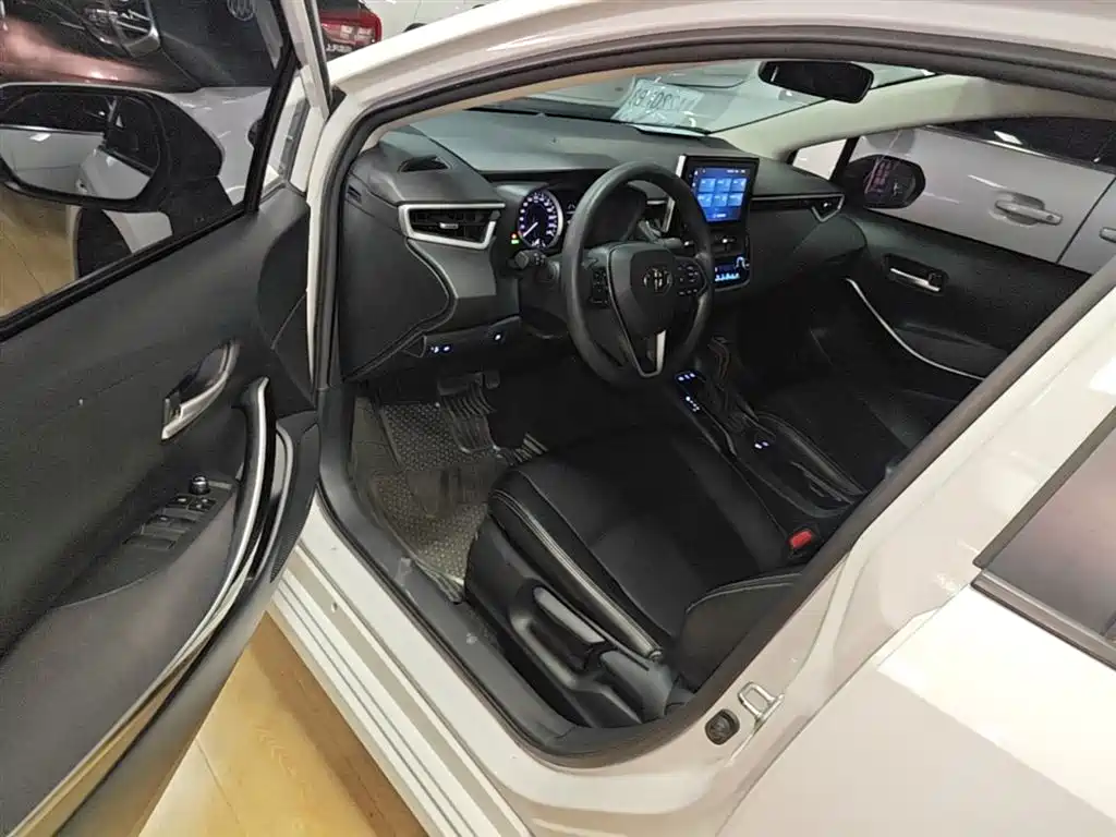 Toyota Corolla 2021 Hybrid 1.8L E-CVT Elite Edition фото 16