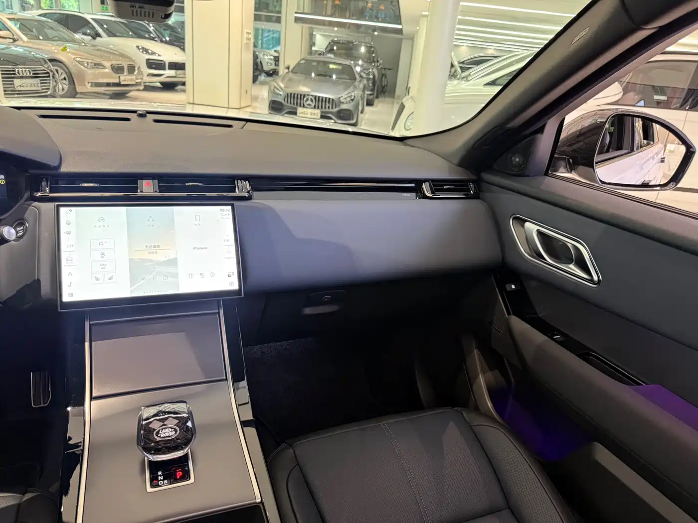 Land Rover Range Rover Velar 2024 Dynamic SE фото 18
