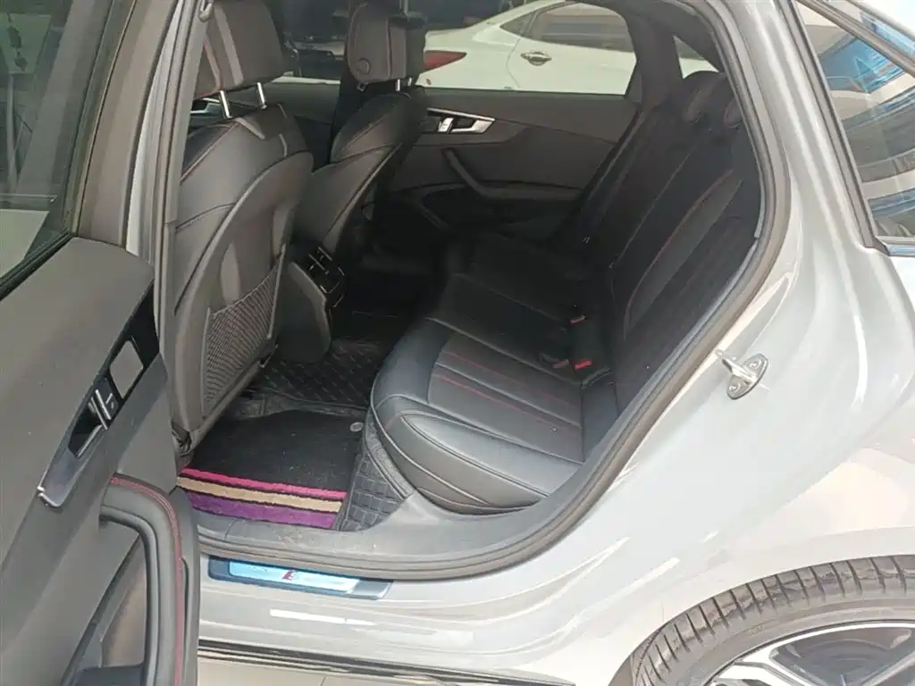 Audi A4L 2025 2 Million Celebration Edition 40 TFSI Luxury Dynamic фото 17