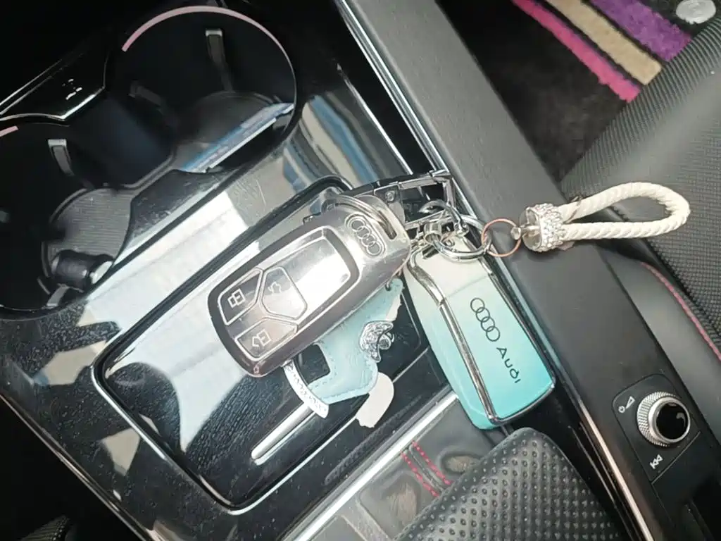 Audi A4L 2025 2 Million Celebration Edition 40 TFSI Luxury Dynamic фото 9