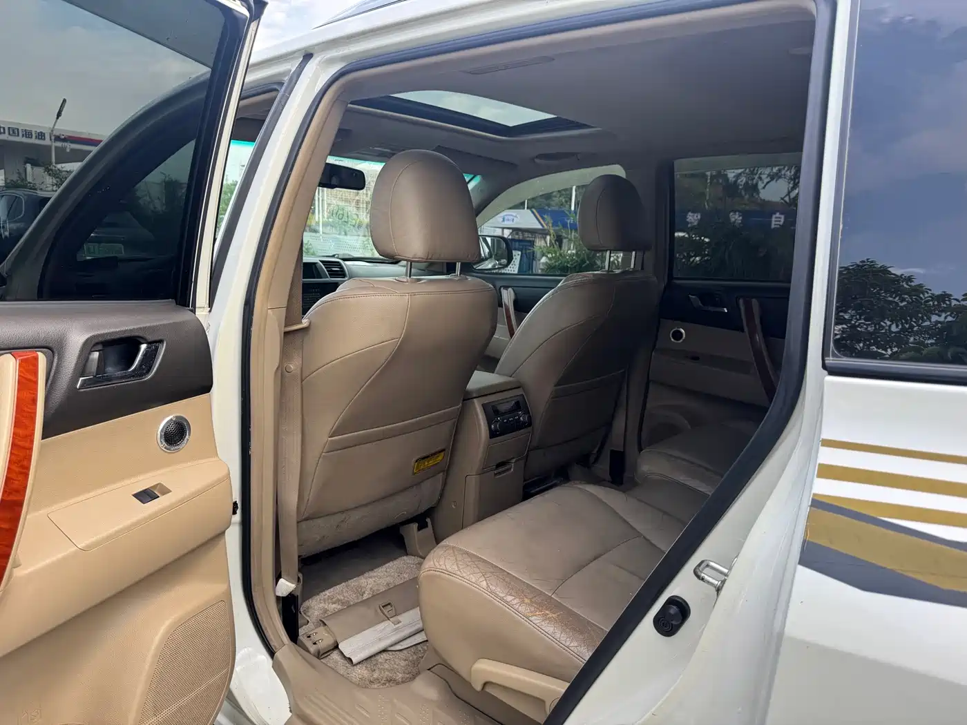 Photo 8 - Toyota Highlander
