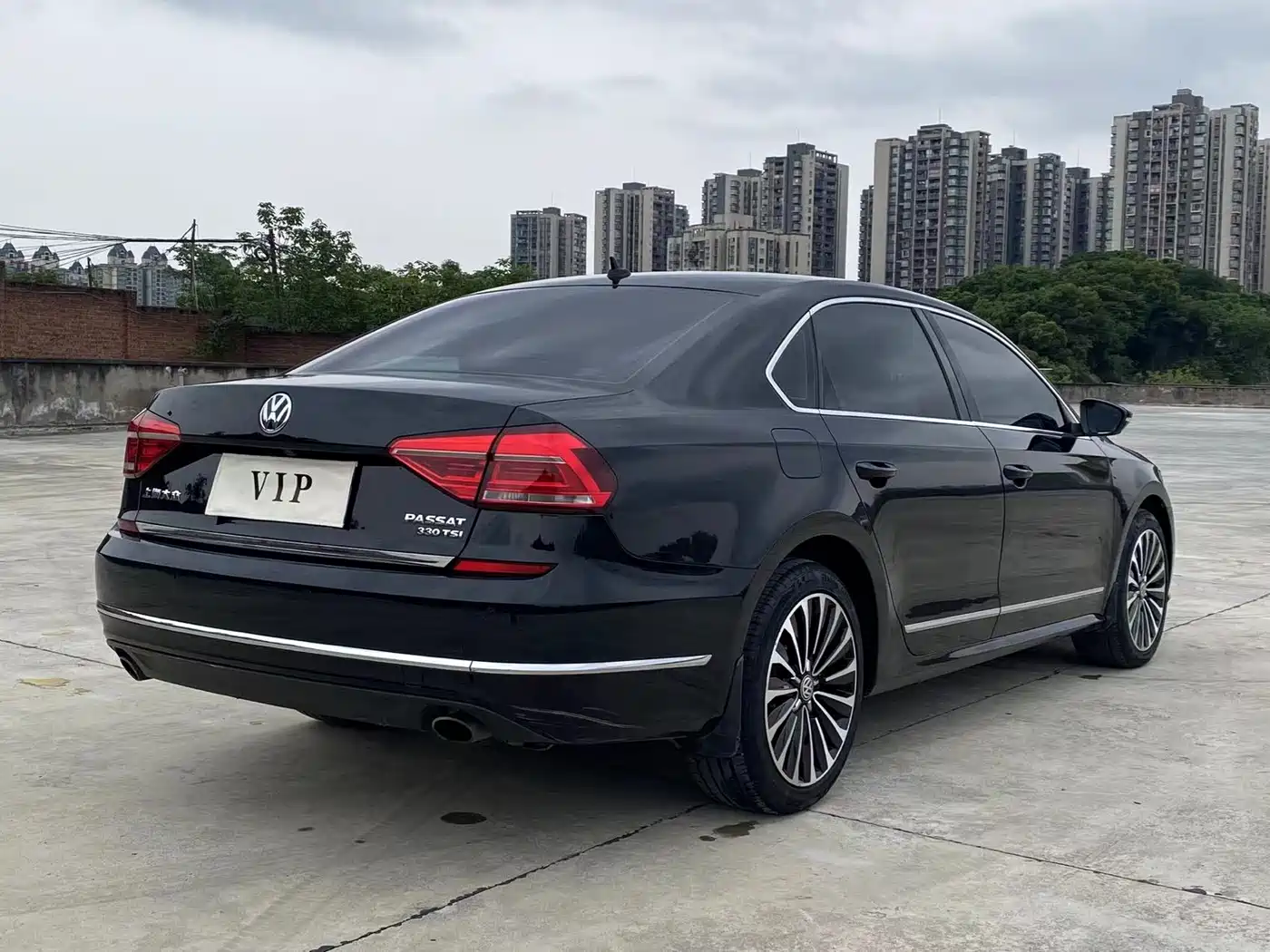 Volkswagen Passat 2016 330TSI DSG Executive Edition фото 4