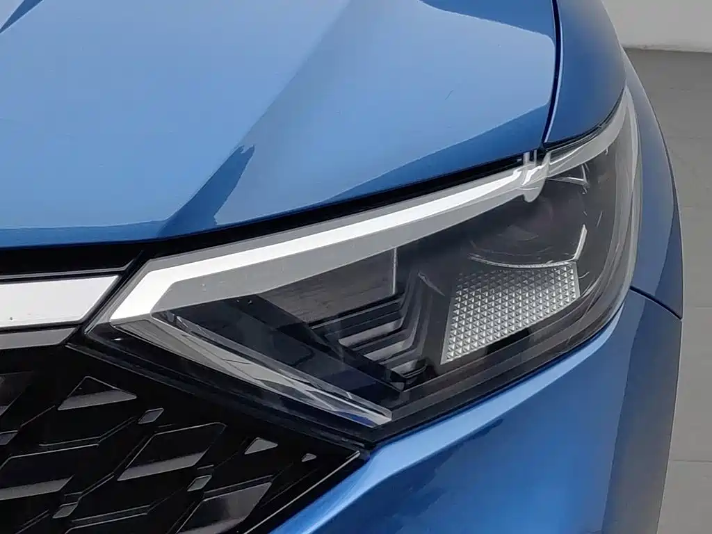 Photo 7 - Jetta VS7