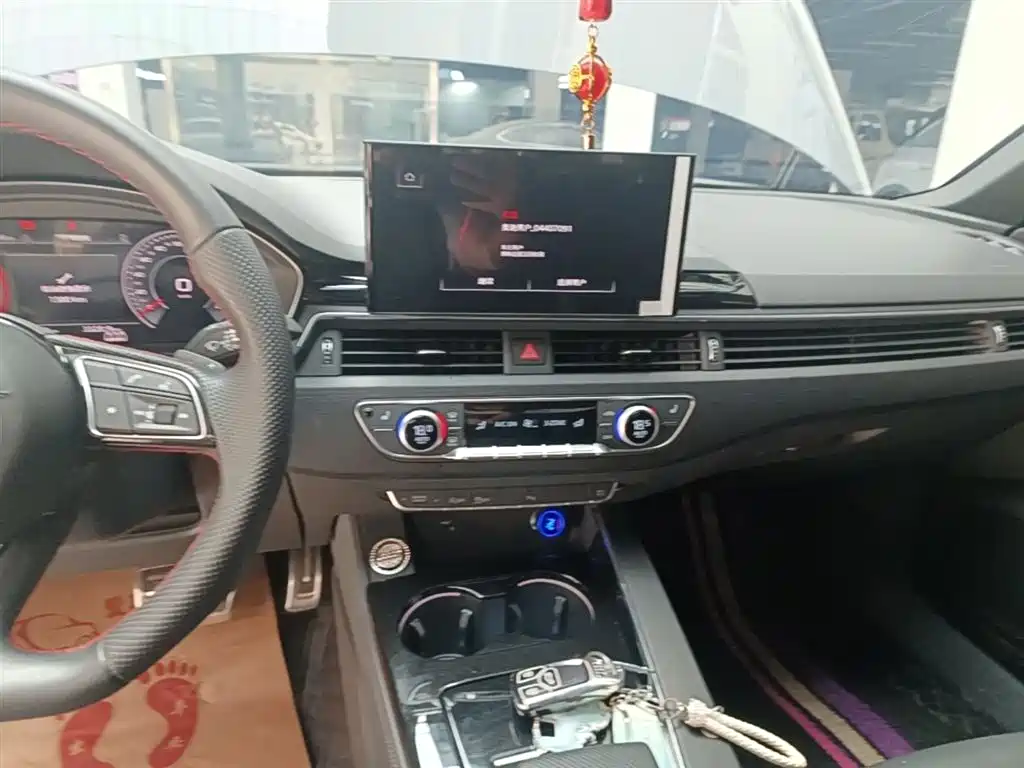 Audi A4L 2025 2 Million Celebration Edition 40 TFSI Luxury Dynamic фото 13