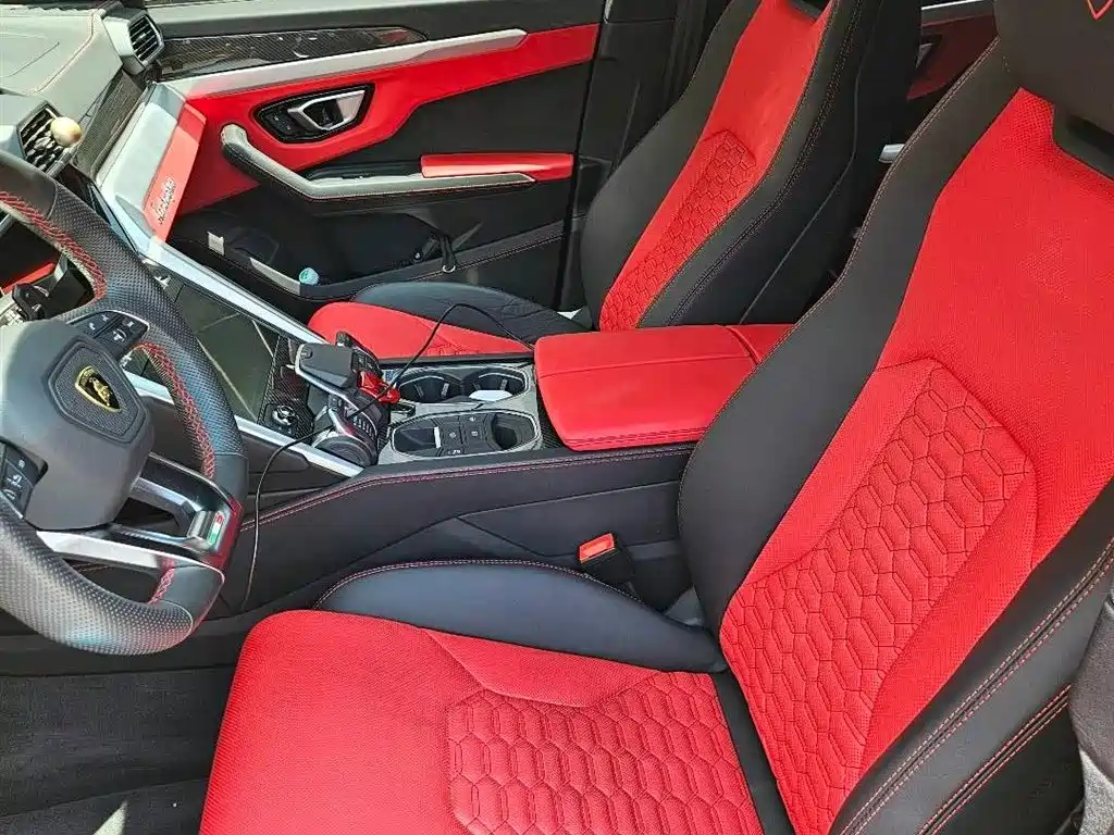 Фото 5 - Lamborghini Urus
