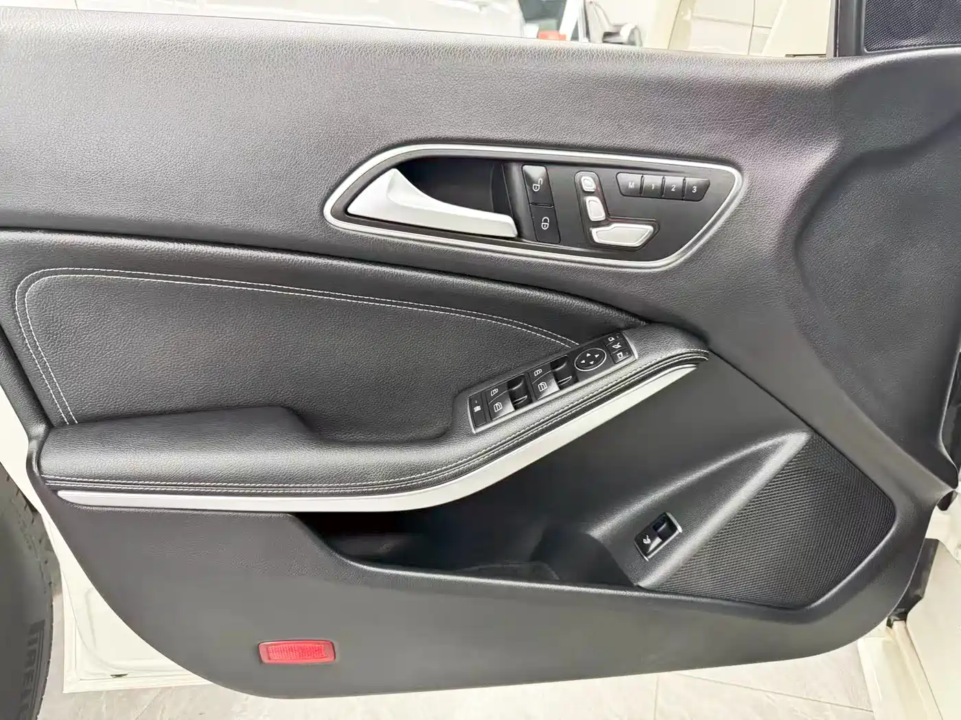 Mercedes-Benz CLA (Import) 2016 CLA 200 Fashion фото 15