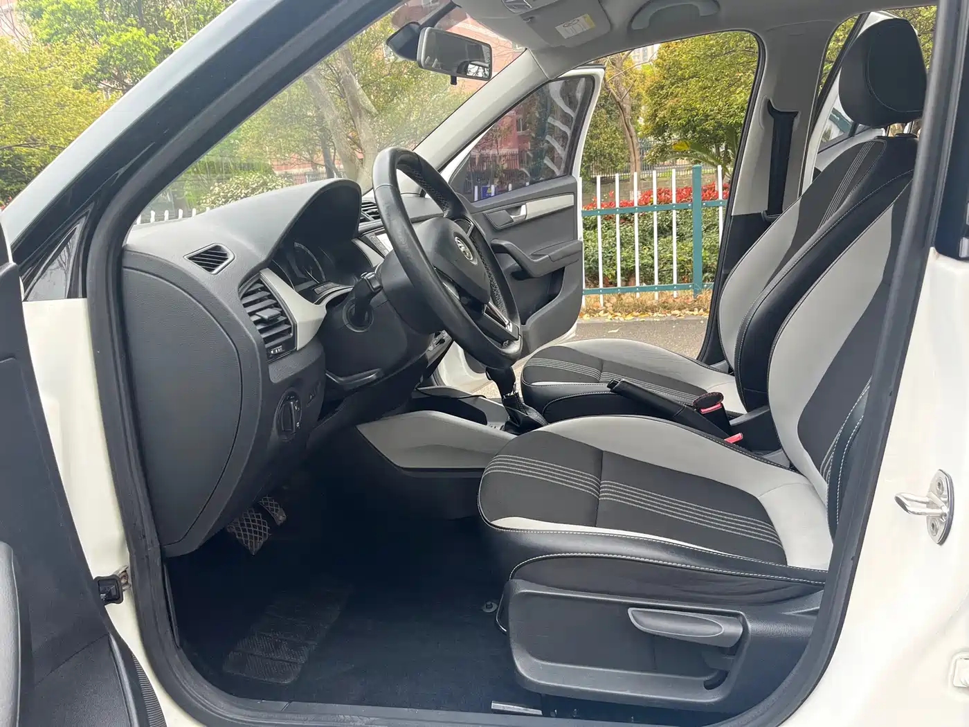 Škoda Fabia 2017 1.6L Automatic Chuangxing Edition фото 5