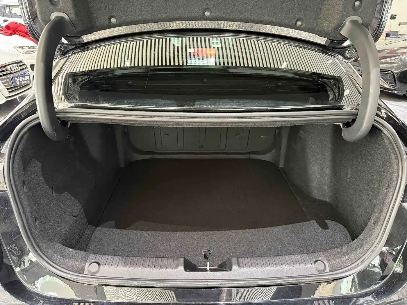 Geely Galaxy Galaxy L6 2025 EM-i 60km Voyage Edition фото 23