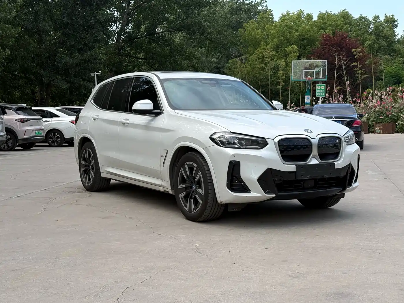 BMW iX3 2022 Leading Edition фото 13