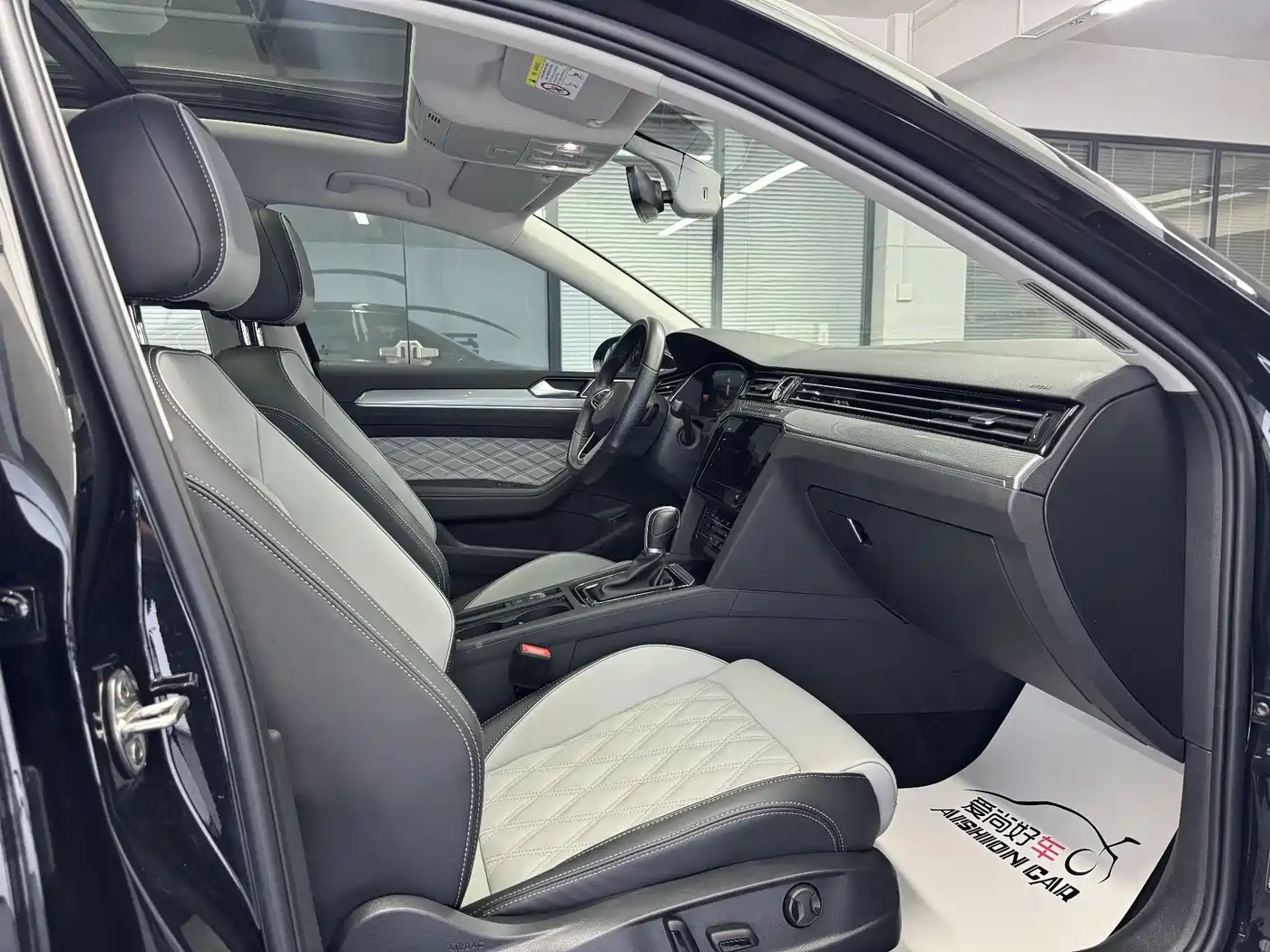 Volkswagen Magotan 2023 2 Million Units Anniversary Edition 330TSI DSG Leading Type фото 14
