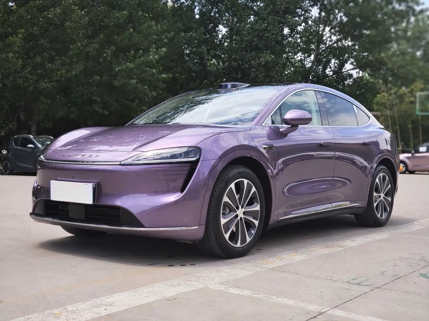 Zhijie Luxeed R7 2025 Extended Range 251km Max
