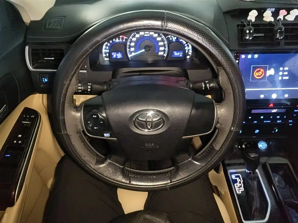 Toyota Camry 2016 2.0G 10th Anniversary Leading Edition фото 3