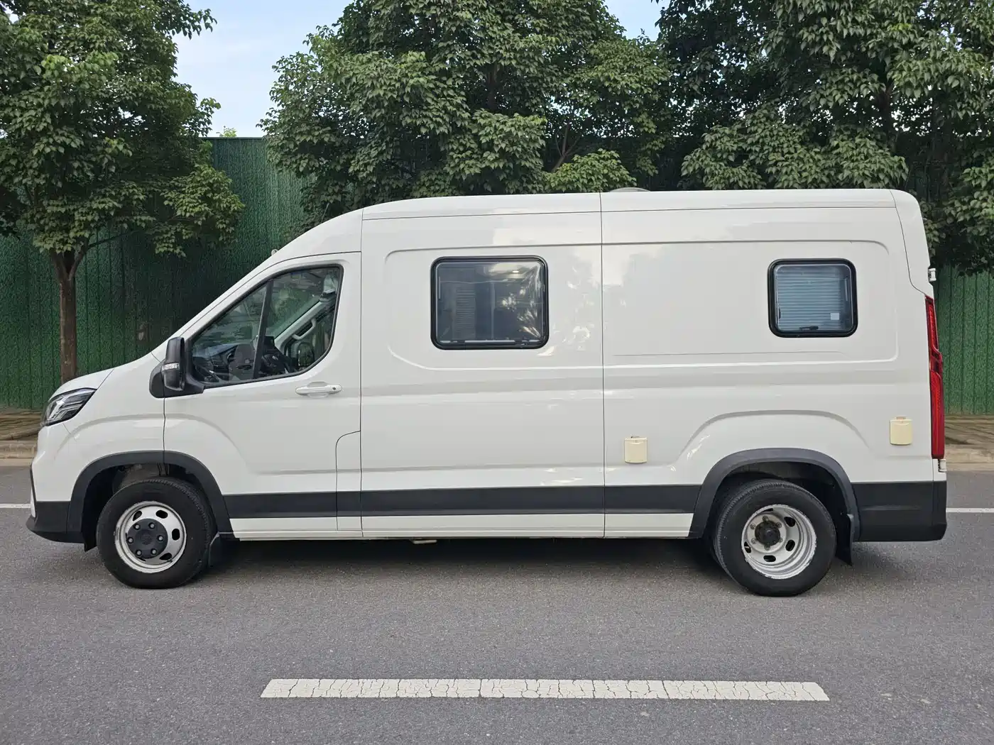SAIC Maxus MAXUS V90 RV 2022 2021 2.0T Travel Home V90 Self-Contained Class B RV Luxury Transverse Bed