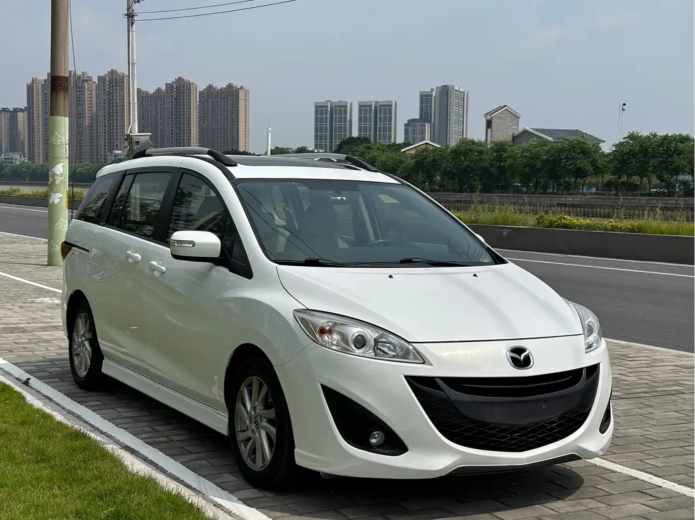 Mazda Mazda5 2014 2013 2.0L Automatic Luxury