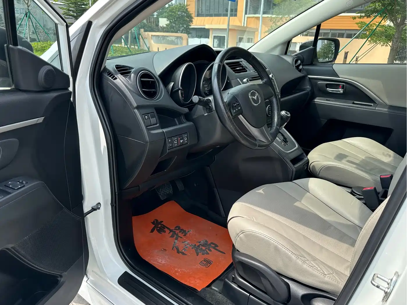 Mazda Mazda5 2014 2013 2.0L Automatic Luxury