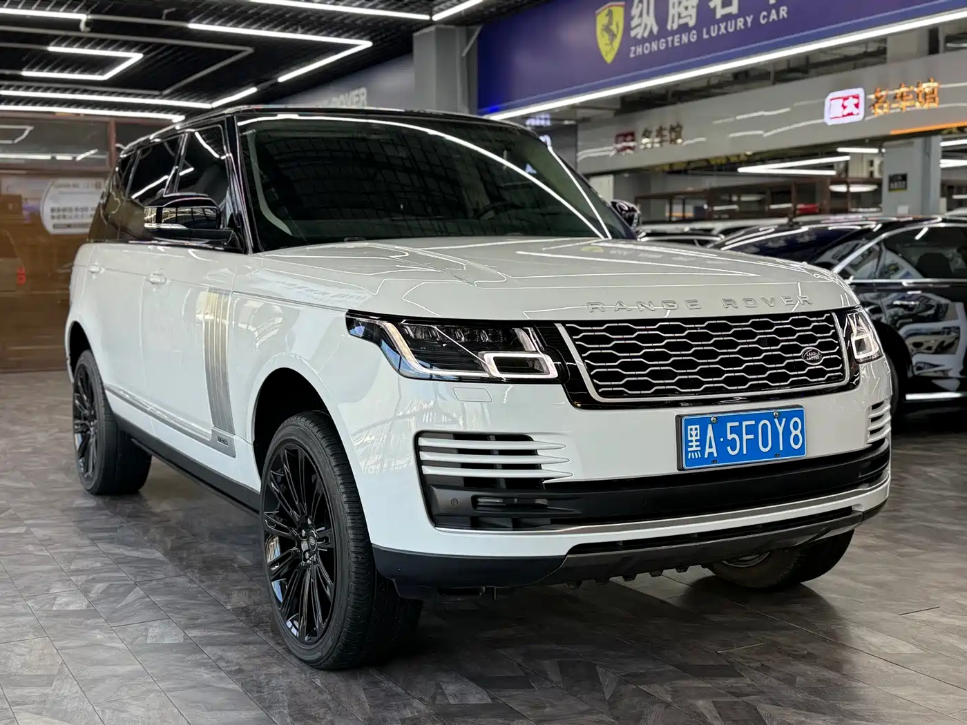 Land Rover Range Rover 2022 3.0 L6 400PS Heritage Extended Classic Edition фото 3