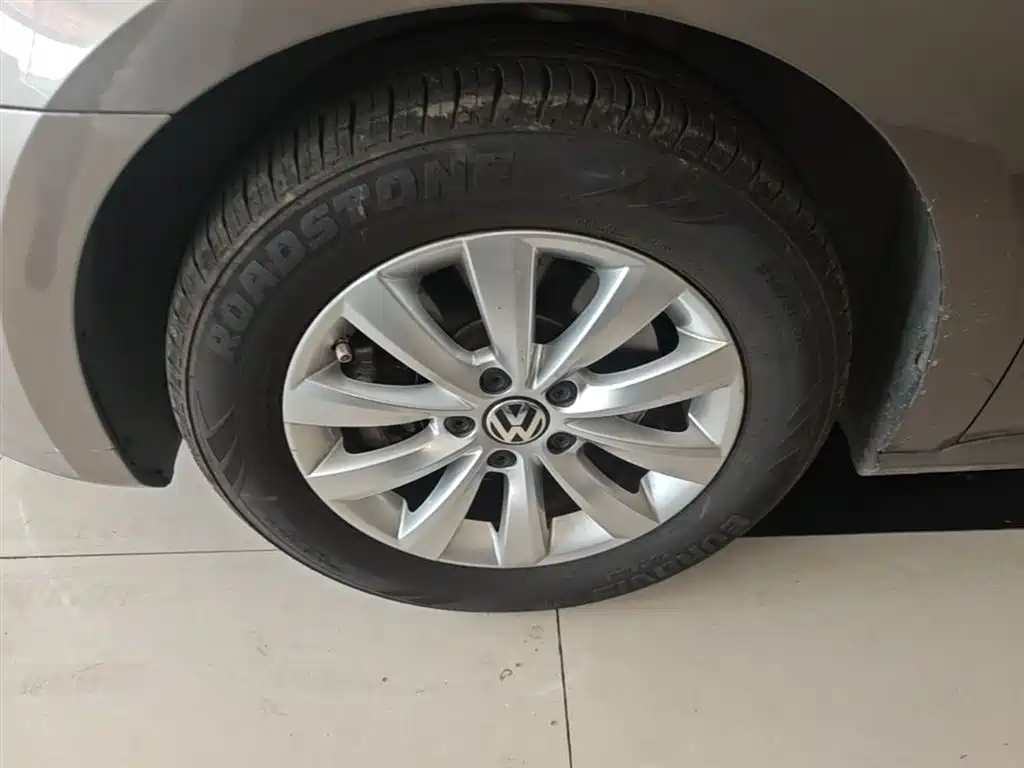 Volkswagen Passat 2015 1.8TSI DSG Honor Edition фото 23