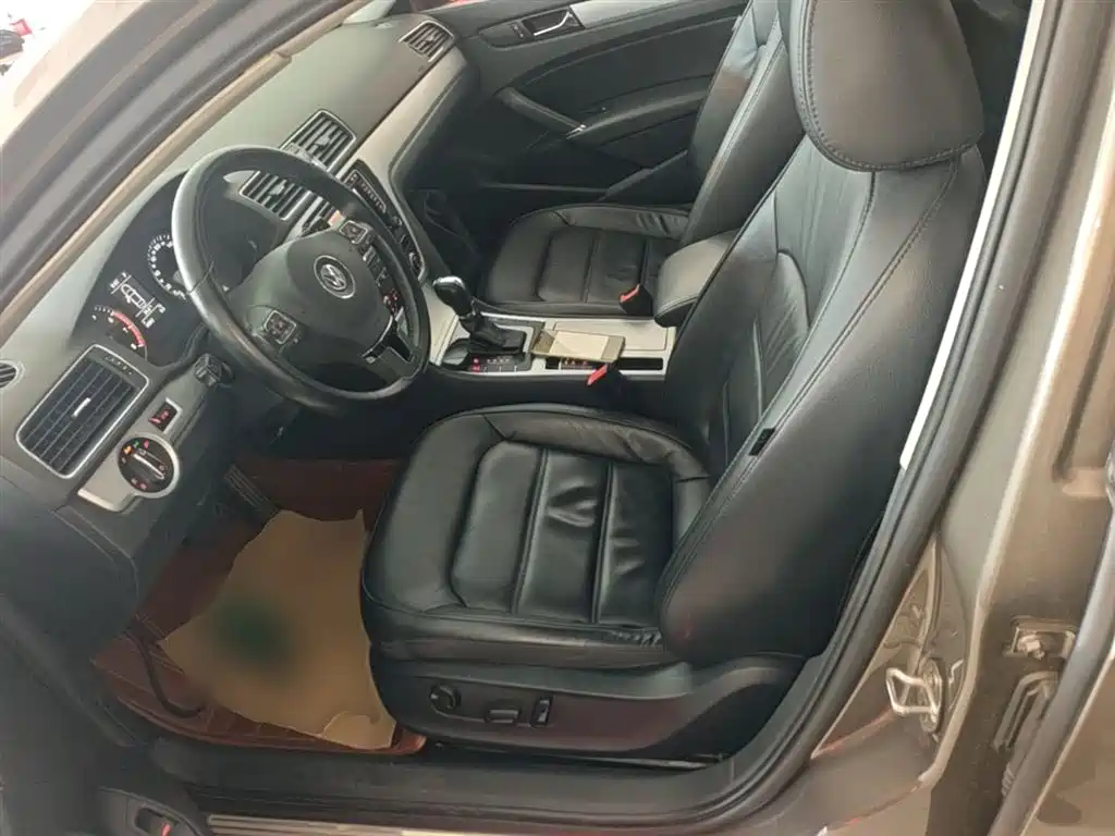 Volkswagen Passat 2015 1.8TSI DSG Honor Edition фото 15