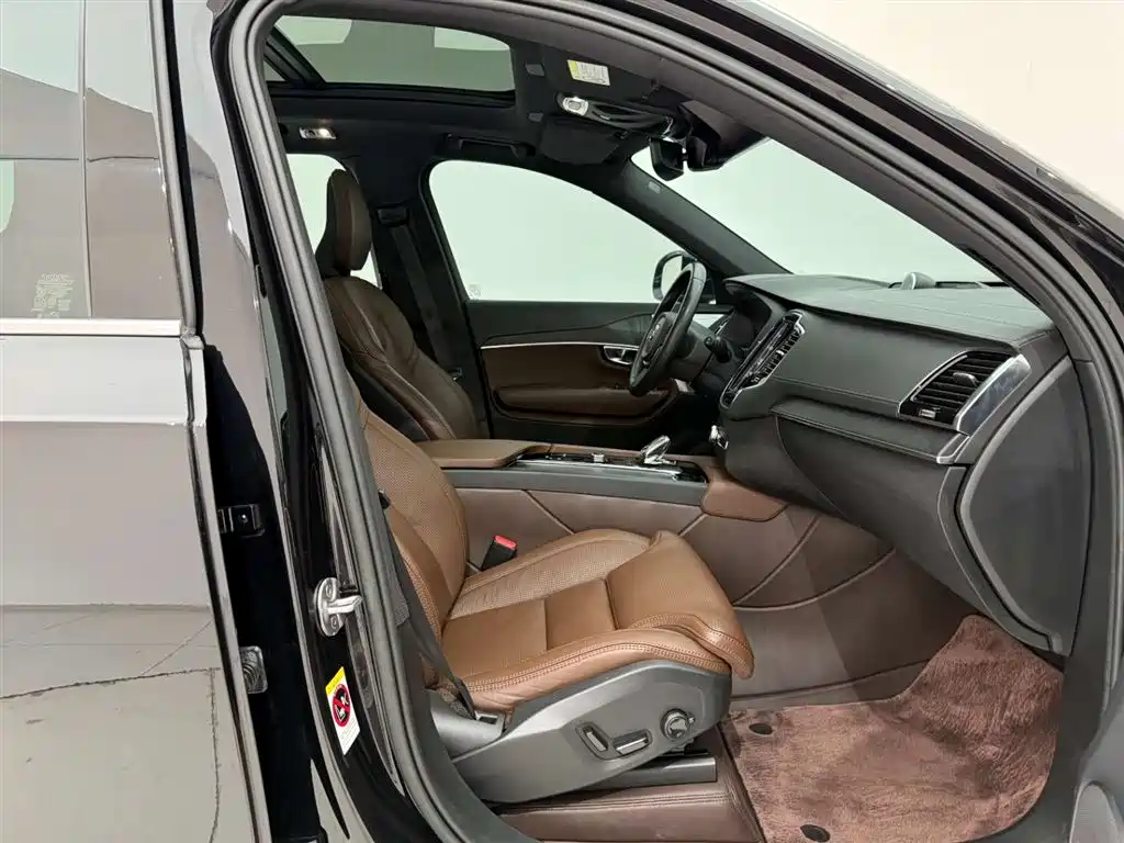 VOLVO XC90 PLUG IN HYBRID