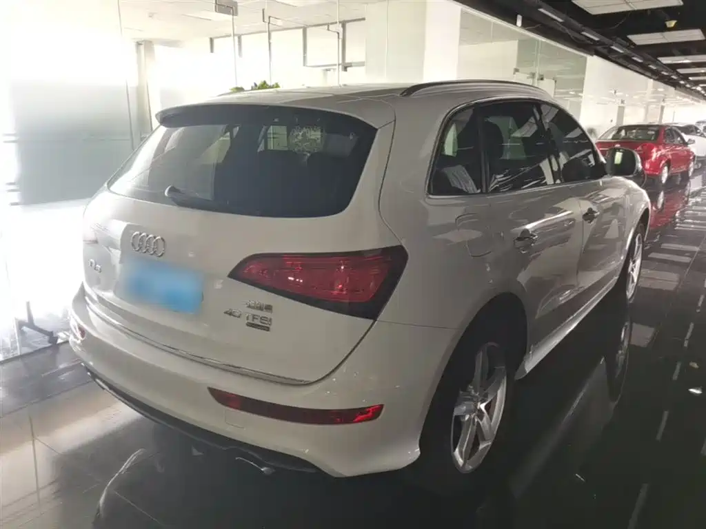 AUDI Q5