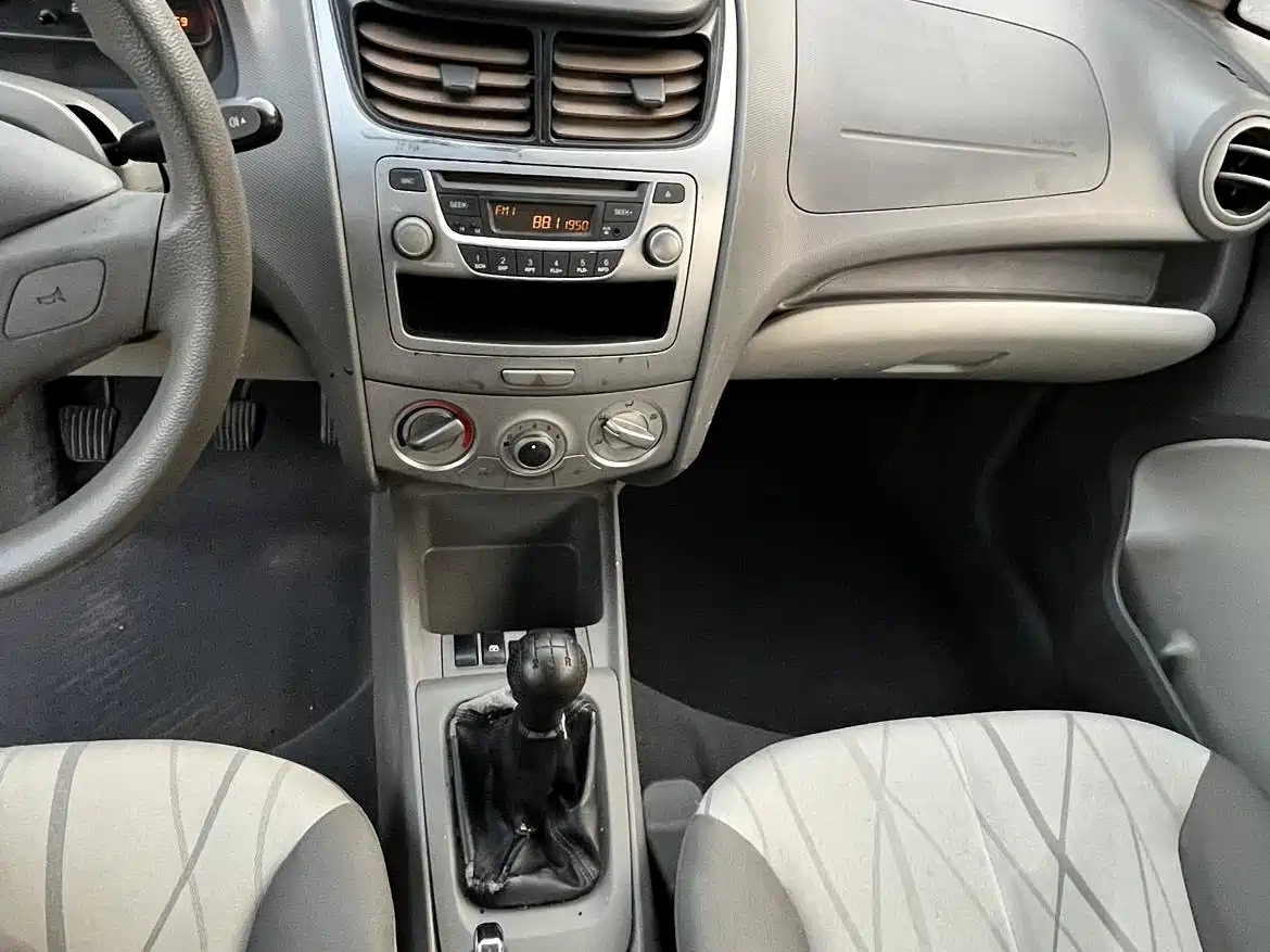 Chevrolet Sail 2013 Sedan 1.4L Manual Ideal Edition фото 7