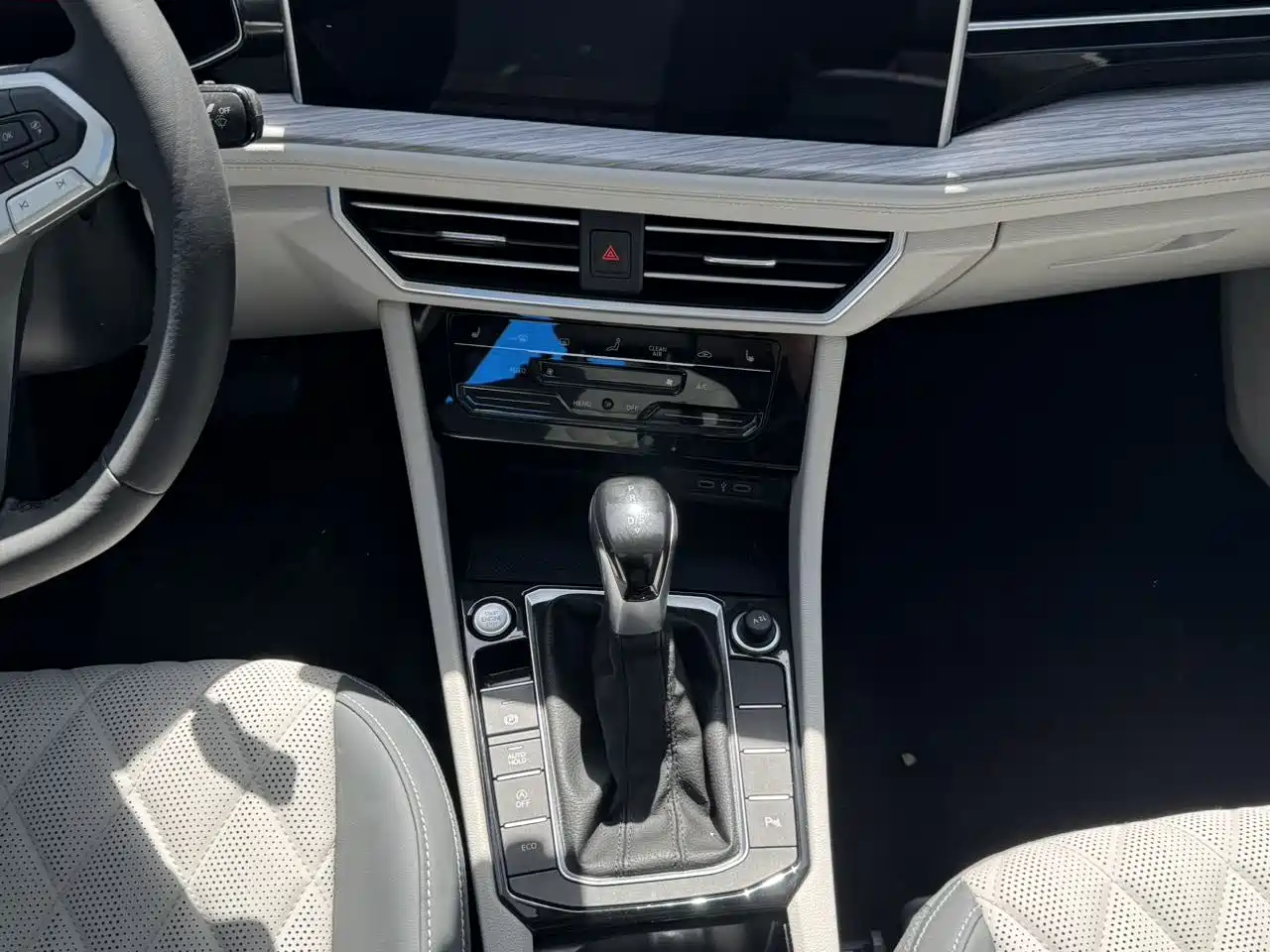 Volkswagen Sagitar 2023 280TSI DSG Surpass Plus Edition фото 8