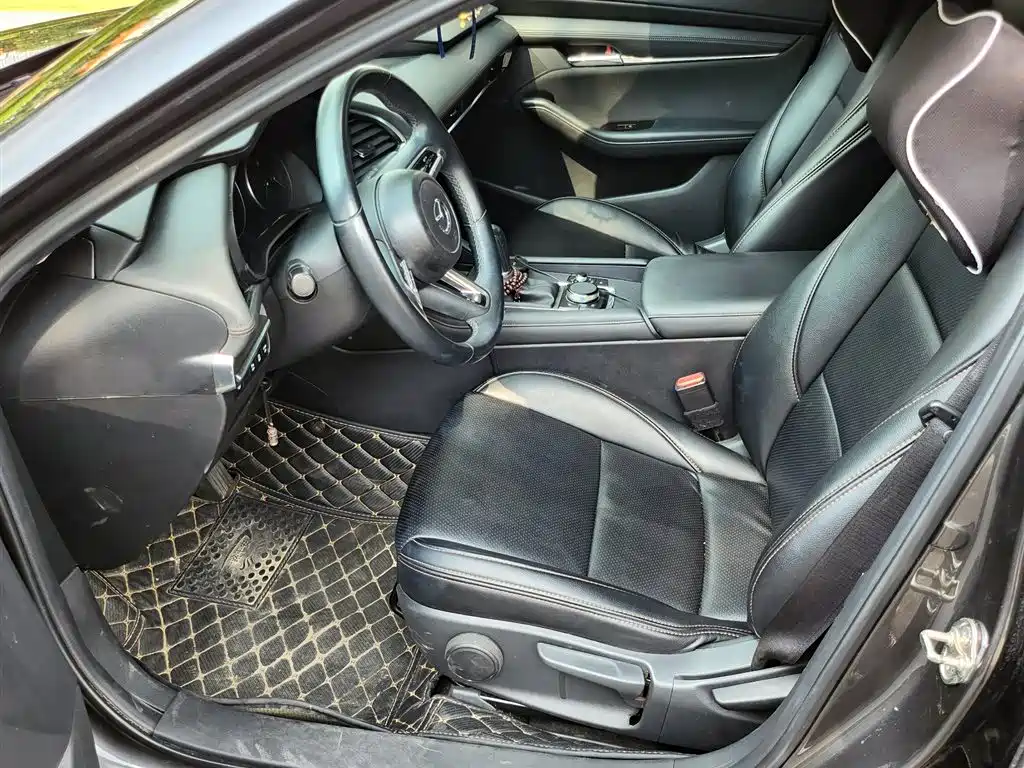 Mazda Mazda3 Axela 2020 2.0L Automatic Stylish Edition фото 8