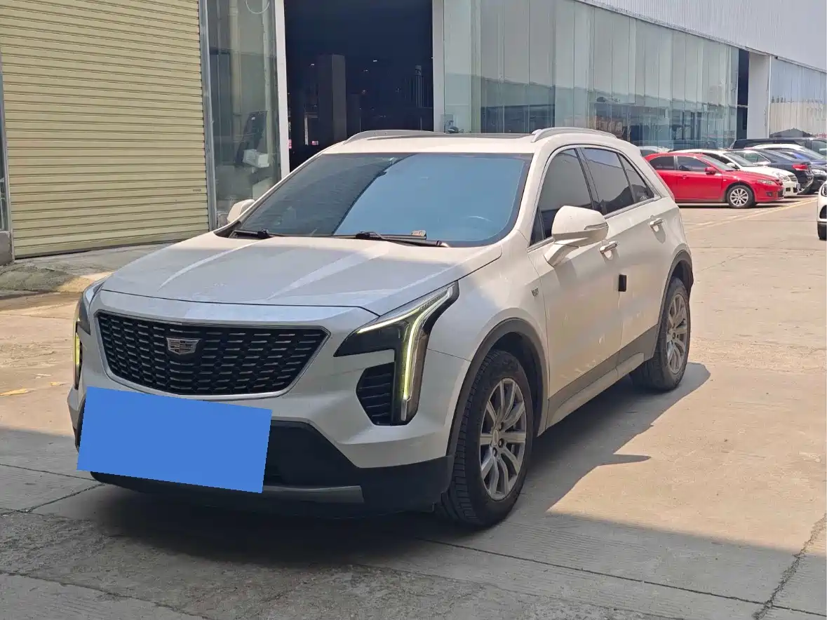 Cadillac XT4 2020 Facelift 28T 2WD Leading