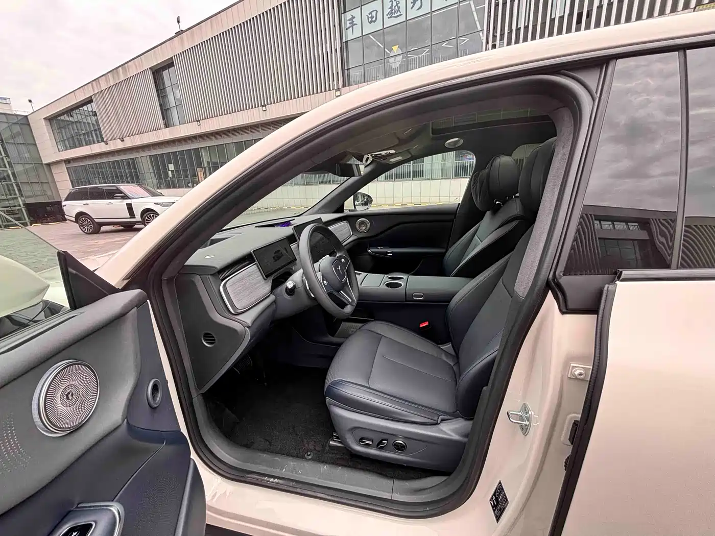 Voyah Auto Voyah Zhiyin 2025 Base фото 37